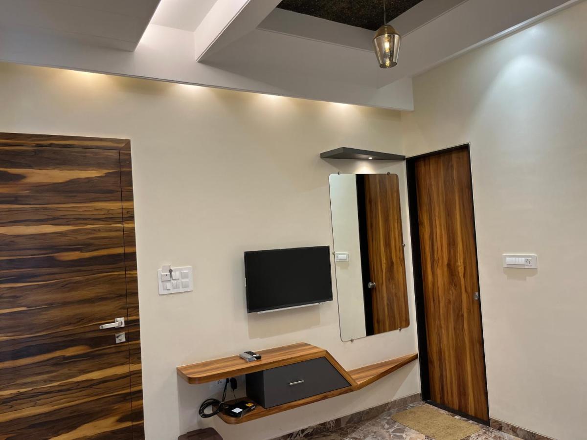 Hotel Aryadeep Phardāpur Kültér fotó