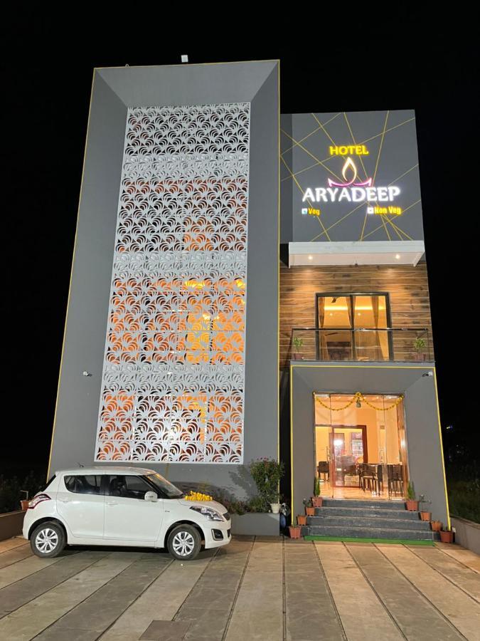Hotel Aryadeep Phardāpur Kültér fotó