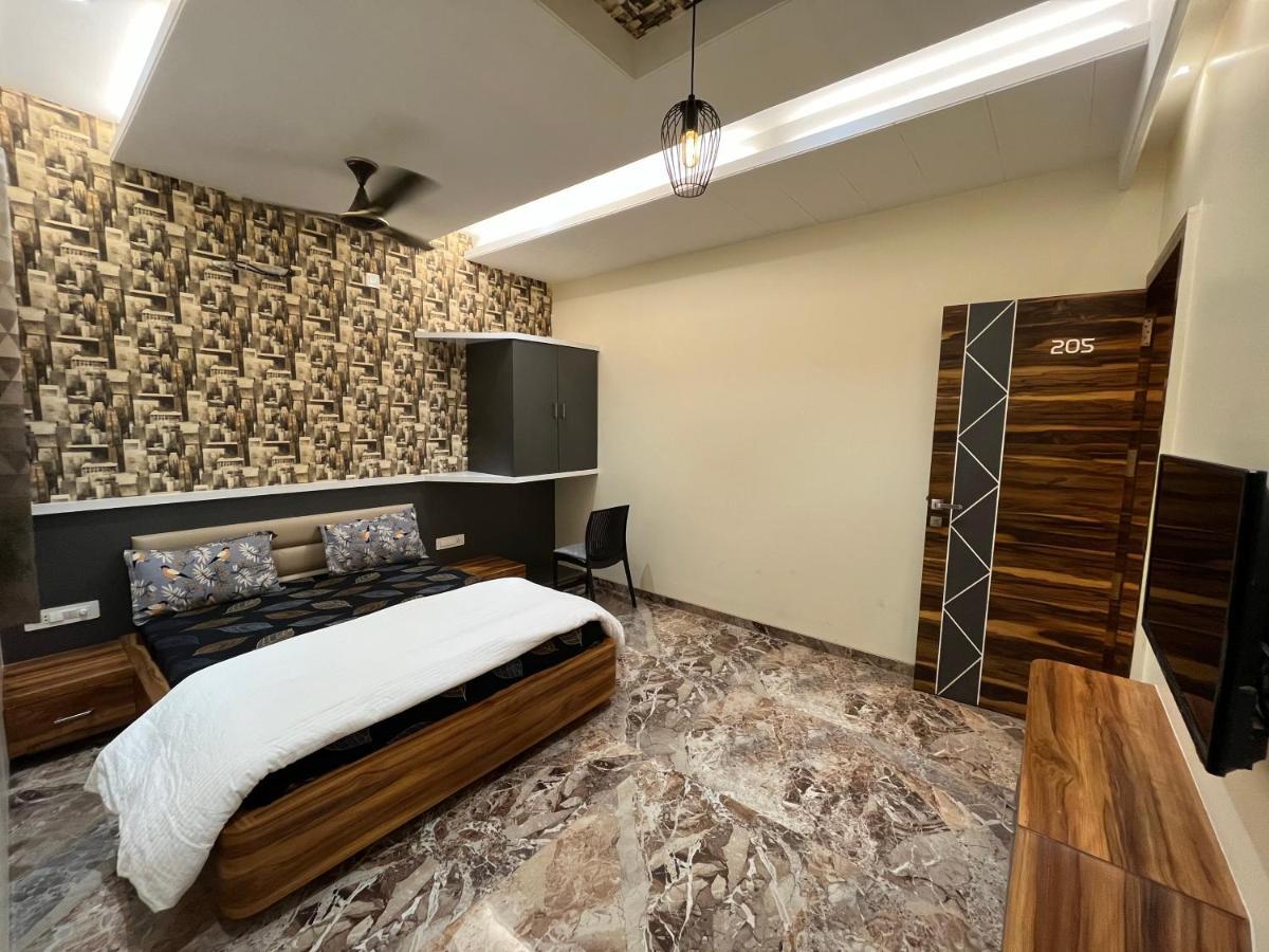 Hotel Aryadeep Phardāpur Kültér fotó